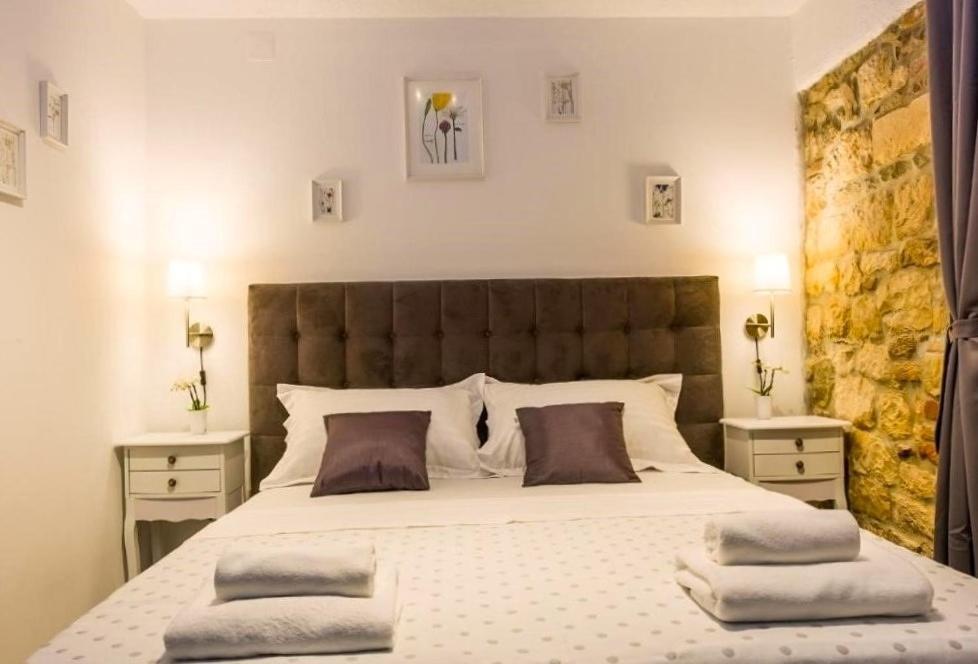 XIV Century Rooms Каштела Экстерьер фото