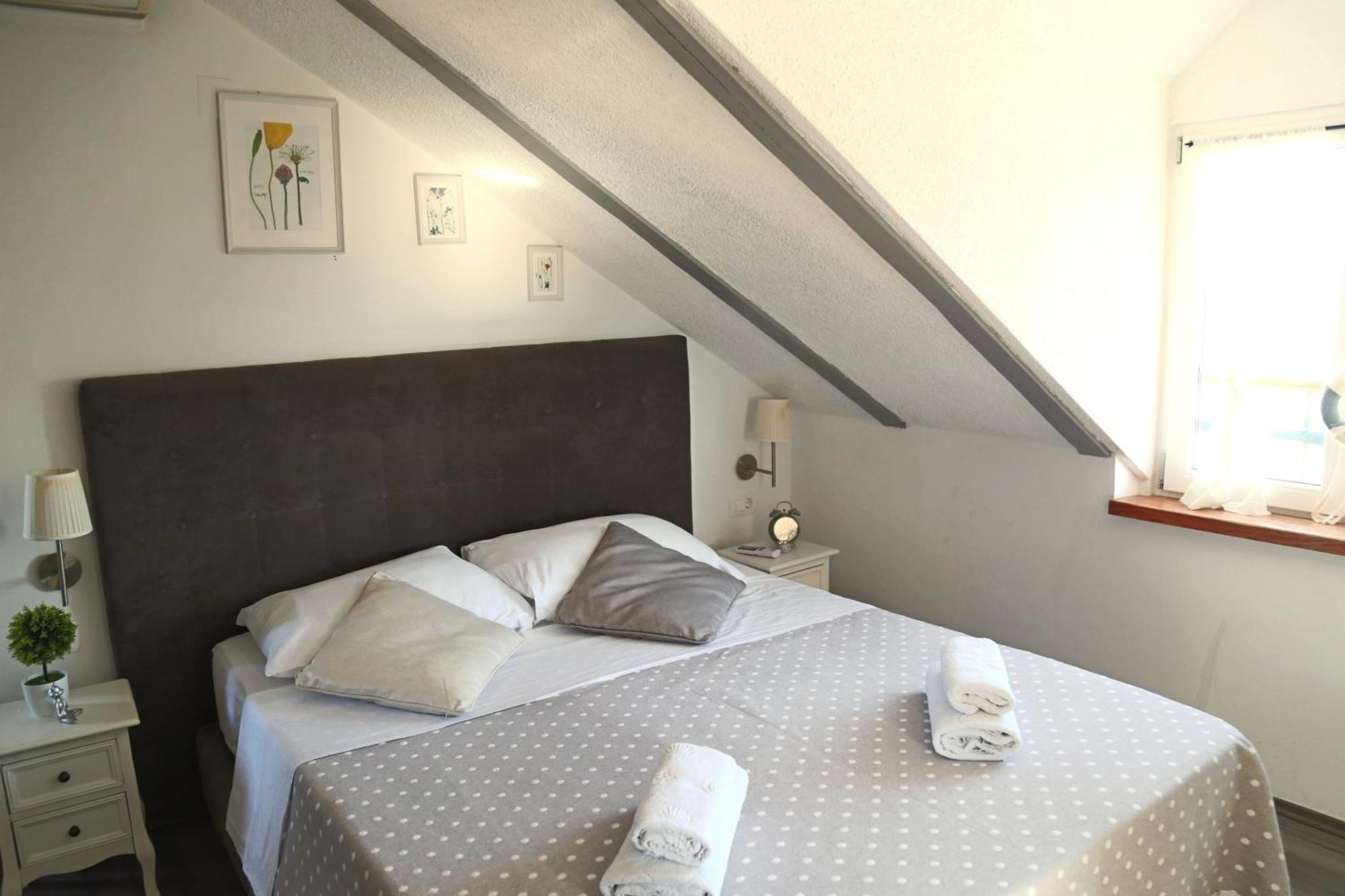 XIV Century Rooms Каштела Номер фото