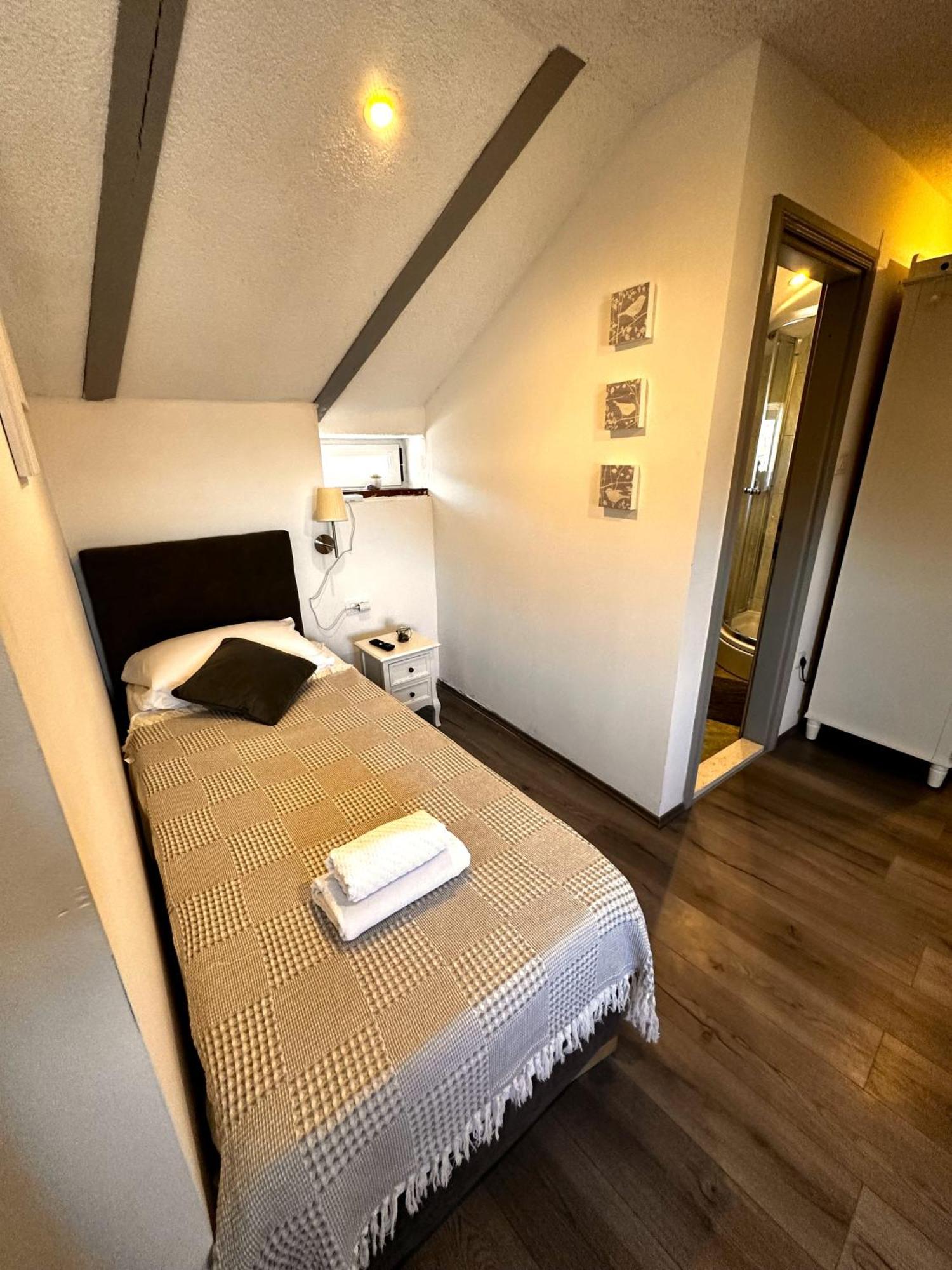 XIV Century Rooms Каштела Номер фото