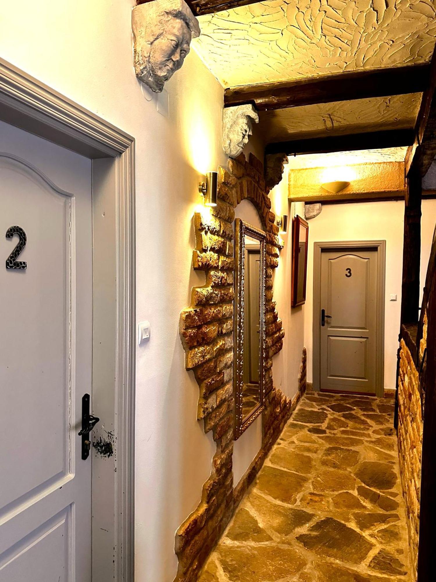 XIV Century Rooms Каштела Экстерьер фото