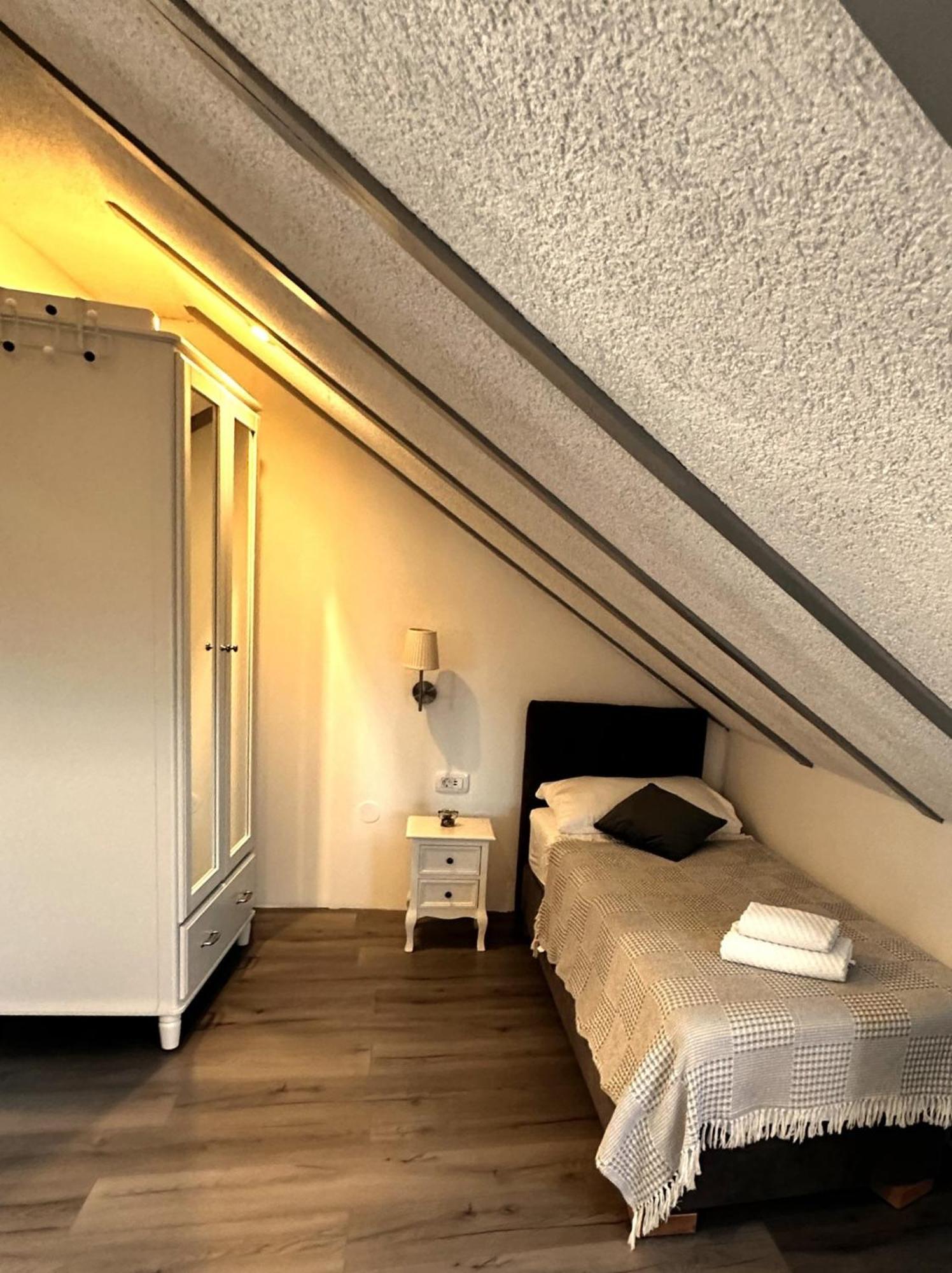 XIV Century Rooms Каштела Экстерьер фото
