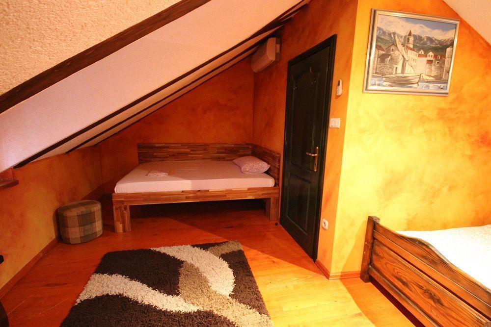 XIV Century Rooms Каштела Экстерьер фото