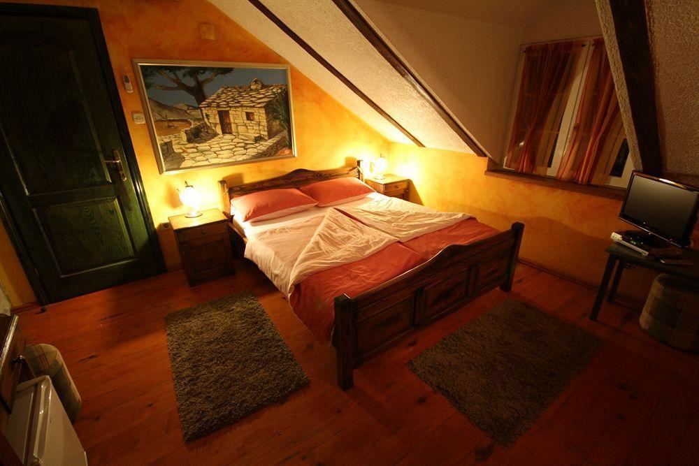 XIV Century Rooms Каштела Экстерьер фото