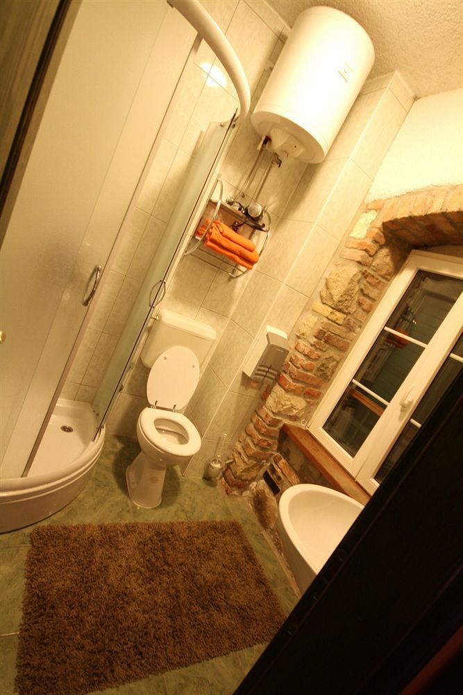 XIV Century Rooms Каштела Экстерьер фото