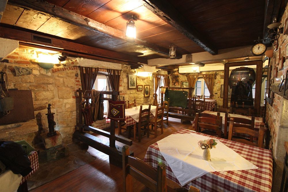 XIV Century Rooms Каштела Экстерьер фото